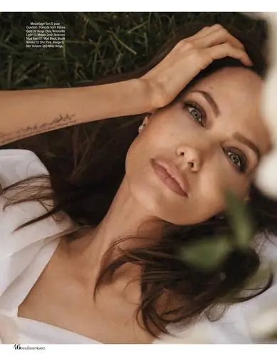 Angelina Jolie White Tank-Top - idPoster.com