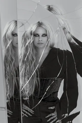 Avril Lavigne Wall Poster picture 1165707