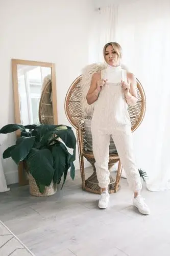 Hilary Duff Protected Face mask - idPoster.com