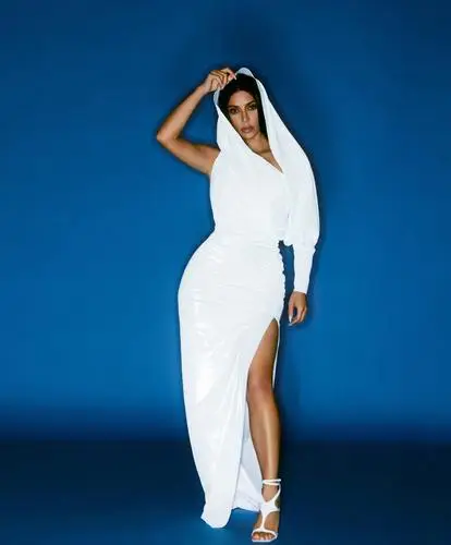 Kim Kardashian White T-Shirt - idPoster.com