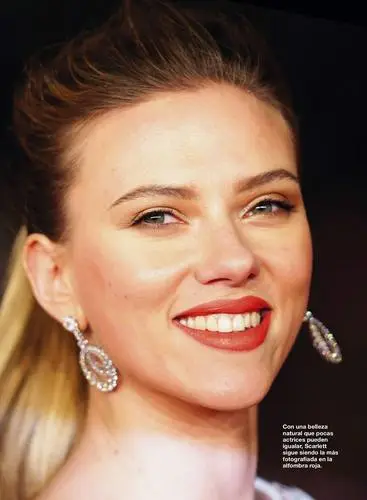 Scarlett Johansson White T-Shirt - idPoster.com
