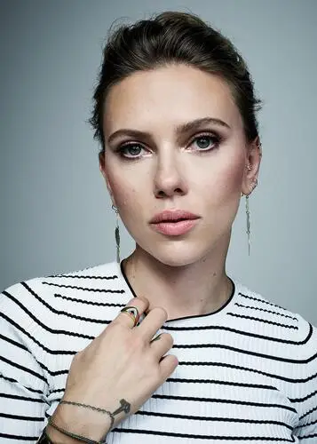 Scarlett Johansson Men's Colored T-Shirt - idPoster.com