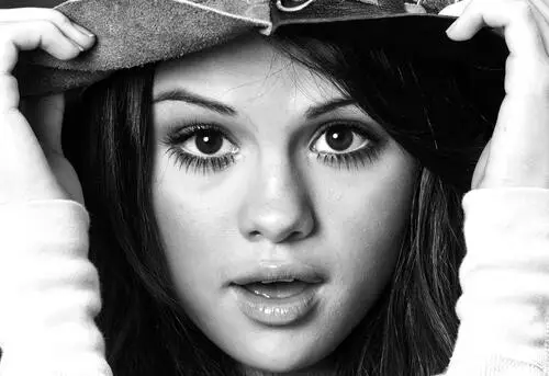 Selena Gomez White Tank-Top - idPoster.com